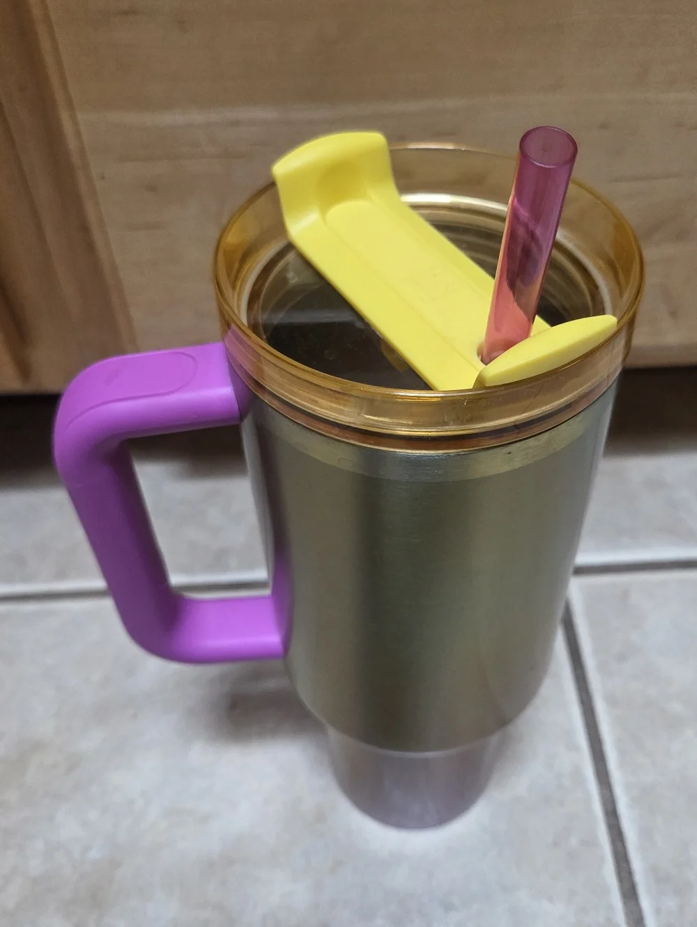 Stanley x Starbucks Iridescent Sunset Gradient Travel Tumbler with Pink Handle - Picture 4 of 4